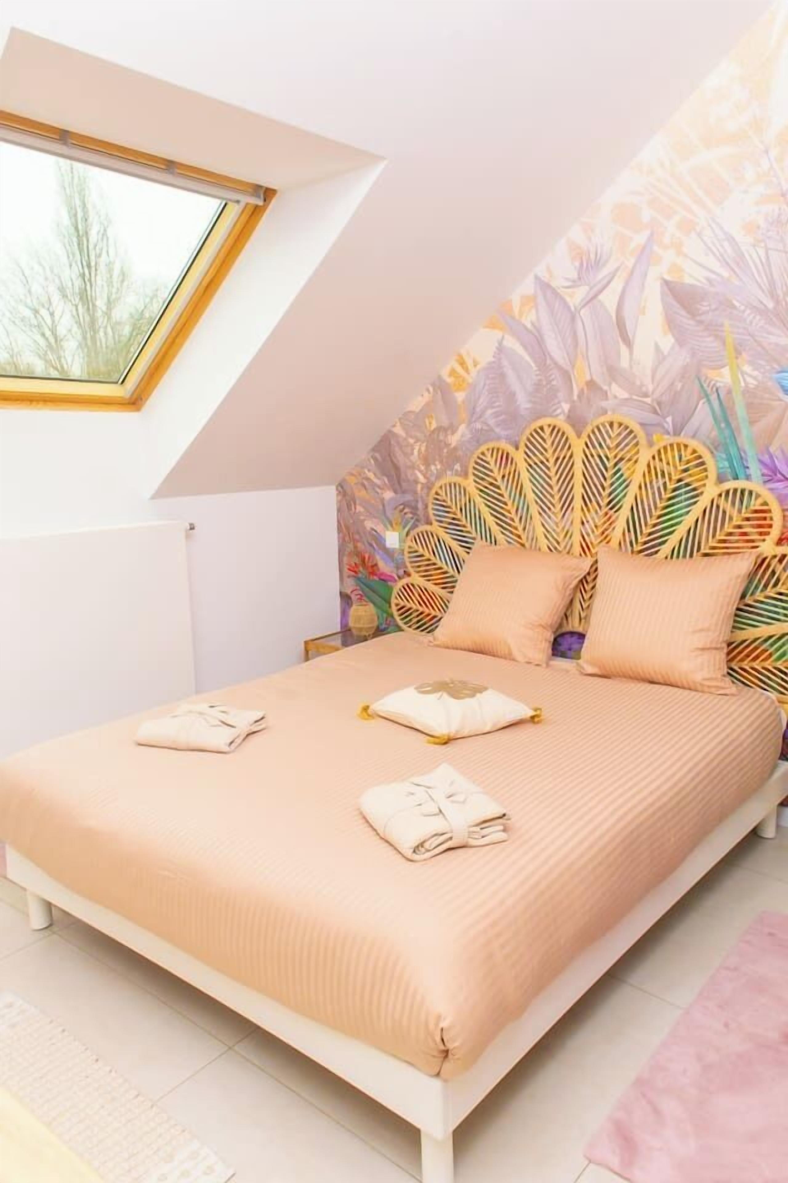 Schreibtisch, Bügeleisen/Bügelbrett, Reisekinderbett, kostenloses WLAN