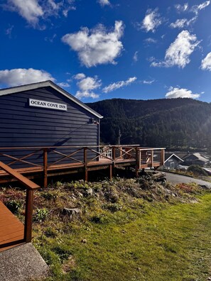 المنطقة المحيطة بالمنشأة