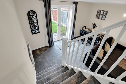 Luxury 2-Bedroom Home 10 Minutes from Birmingham City Centre