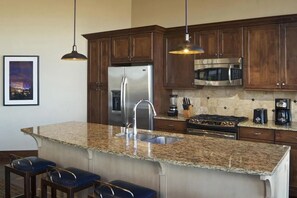 Private kitchen - Christmas Week in Park City, UT - Ski In/Out - Sleeps up to 12 (Park City)