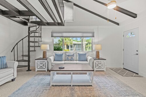 quite newly refurbished Cottage walking distance to beach small complex