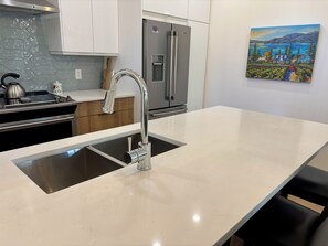 ميكروويف، فرن، موقد طهي مسطح، غسالة أطباق