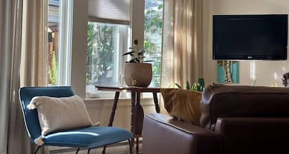 South Pandosy Bungalow close to KGH Hospital