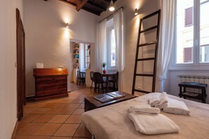Iron/ironing board, WiFi, bed sheets - Nomà Stay Trastevere - Delightful apartment in the heart of Trastevere (Roma)