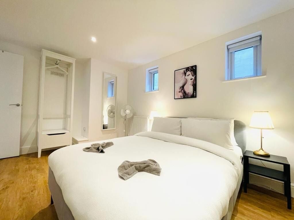 2 habitaciones, tabla de planchar con plancha, wifi y ropa de cama 