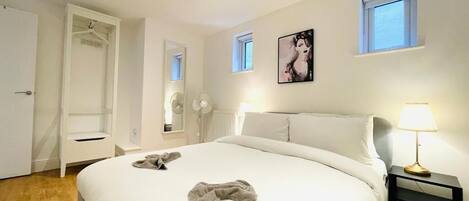 2 chambres, fer et planche à repasser, Wi-Fi, draps fournis