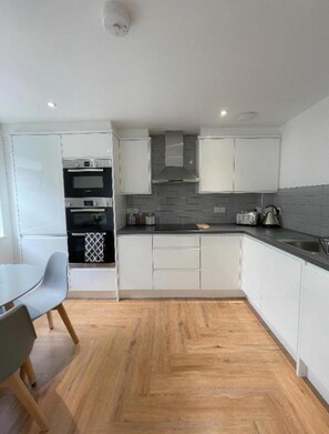 Private kitchen - Prosper House Apartment 1 - Stylish City living (Norwich)