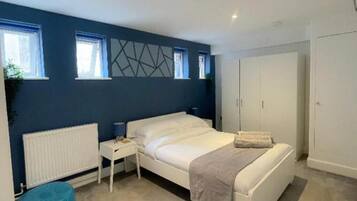 2 habitaciones, tabla de planchar con plancha, wifi y ropa de cama