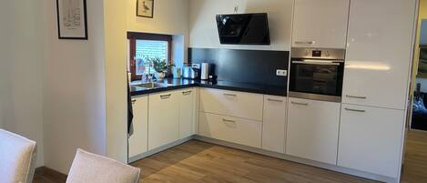 Oven, stovetop, dishwasher