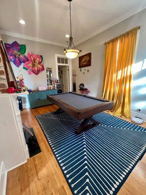 Games room - Mardi Gras special garden district (New Orleans)