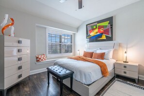 書桌、免費 Wi-Fi、床單