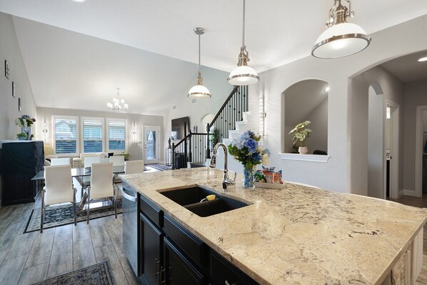 المنشأة من الداخل