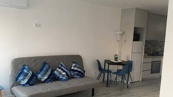 Comfort appartement, kitchenette, uitzicht op rivier | Woonruimte