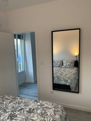 Comfort appartement, kitchenette, uitzicht op rivier | Verduisterende gordijnen, geluiddichte muren