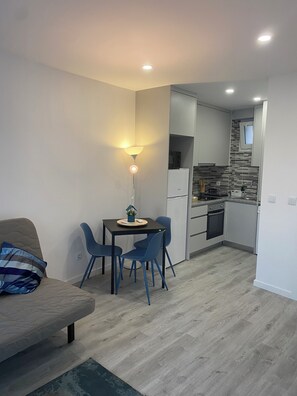 Comfort-huoneisto, keittotila, jokinäköala | Oleskelualue