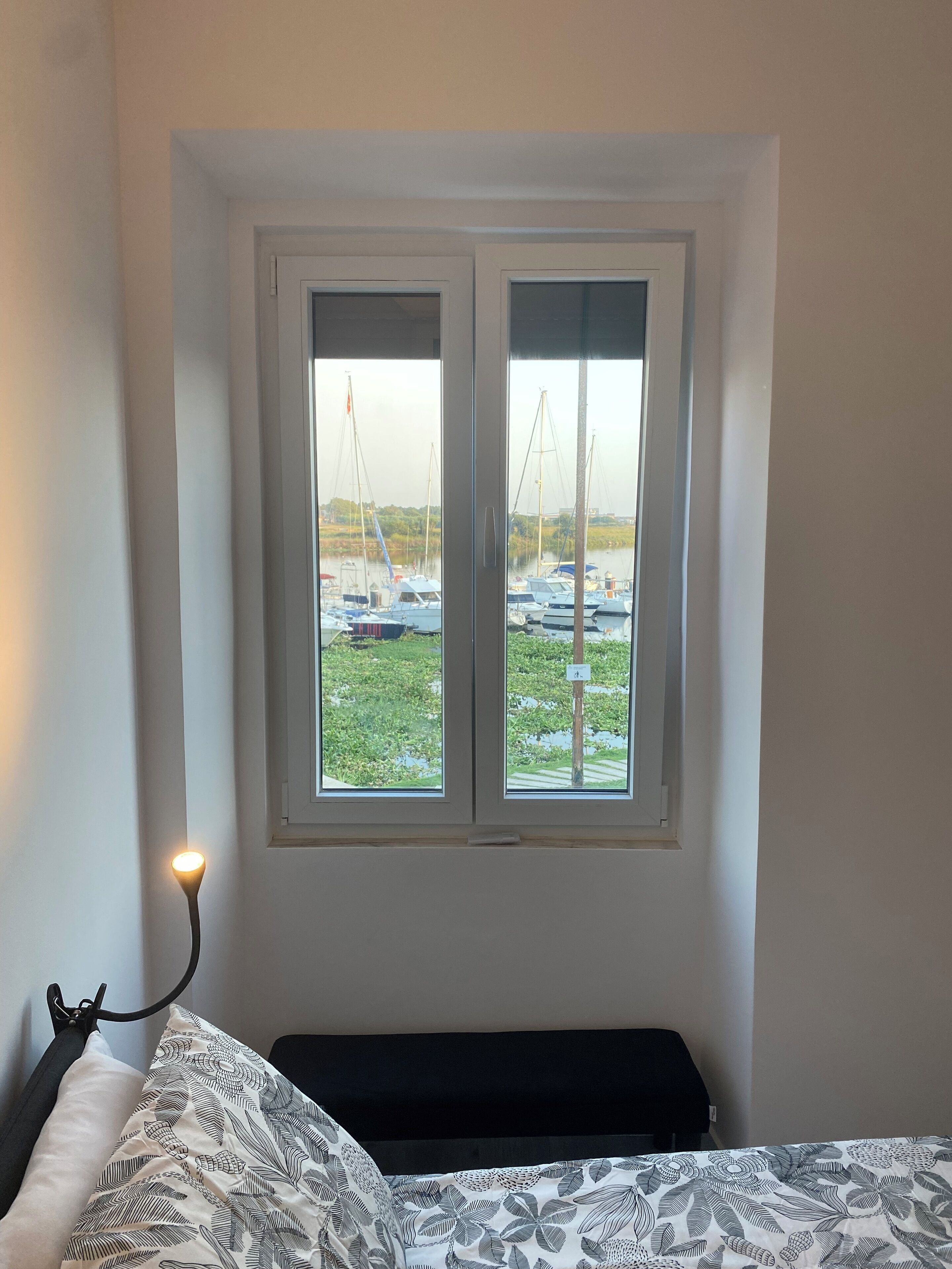 Apartamento conforto, cozinha americana, vista para o rio | Cortinas blackout, quartos à prova de som, ferros/tábuas de passar roupa