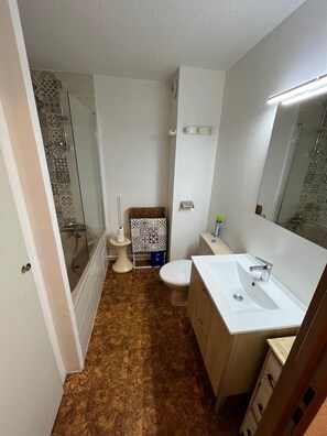 Bathroom - Apartment at the foot of the slopes in Saint Lary Soulan - Ideal for vacations (Saint-Lary-Soulan)