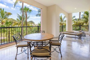 Outdoor dining - Villa Del Arco Luxe resort 2BDRM Oceanfront Suite, Oct 1-6 in CABO SAN LUCAS! (Cabo San Lucas)