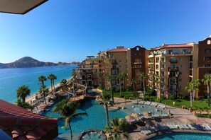 Pool - Villa Del Arco Luxe resort 2BDRM Oceanfront Suite, Oct 1-6 in CABO SAN LUCAS! (Cabo San Lucas)