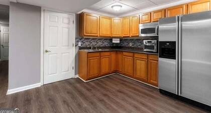 Tucked away getaway in charming Smyrna