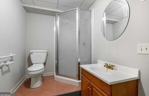 Handtücher, Seife, Toilettenpapier