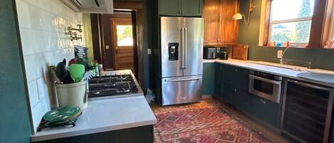 Mikrowelle, Ofen, Herdplatte, Geschirrspüler