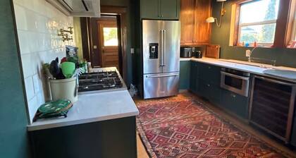 Spacious 4-bedroom house with AC, just steps from Mississippi Ave in Portland