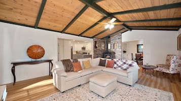 Smart-tv en een open haard