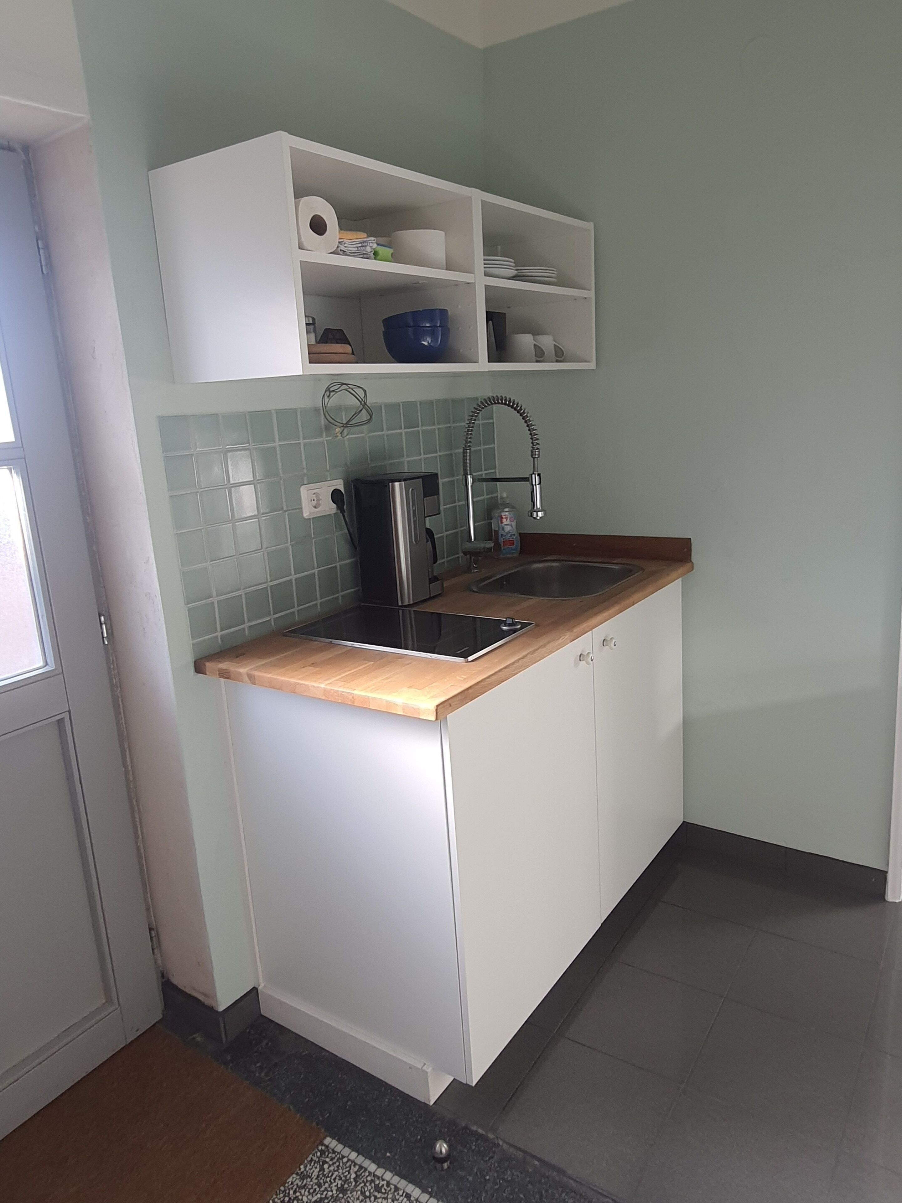 Mikrowelle, Herdplatte, Geschirrspüler