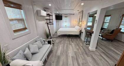 Delightful studio with split ac in old village of Avon