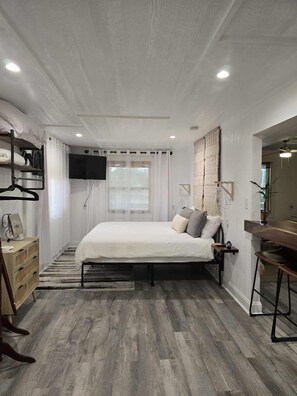 1 habitación, tabla de planchar con plancha, wifi y ropa de cama