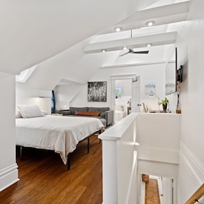 4 bedrooms, desk, iron/ironing board, free WiFi -
Upscale 3-Story German Village Home - Near Cafés (Columbus)