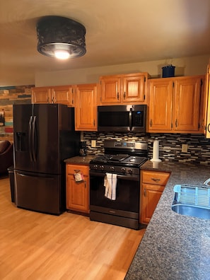 Fridge, microwave, oven, stovetop - Hepp’s Serenity (Murphy)