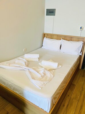 1 chambre, fer et planche à repasser, Wi-Fi, draps fournis