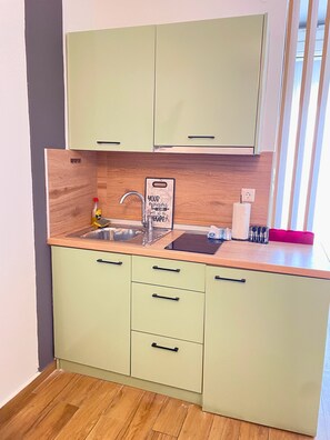 Private kitchen - #702: Cozy Central Studio, Balcony, City View, Metro Access. Perfect for Couples (Central Macedonia)