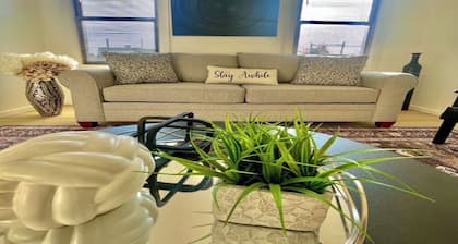 The Luxe Borough fits 10 people! 20 mins from American Dream!