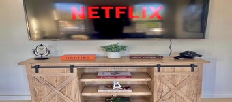 The Luxe Borough fits 10 people! 20 mins from American Dream!