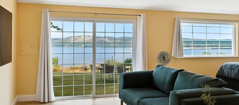 Charming Cottage with Amazing View of Clear Lake