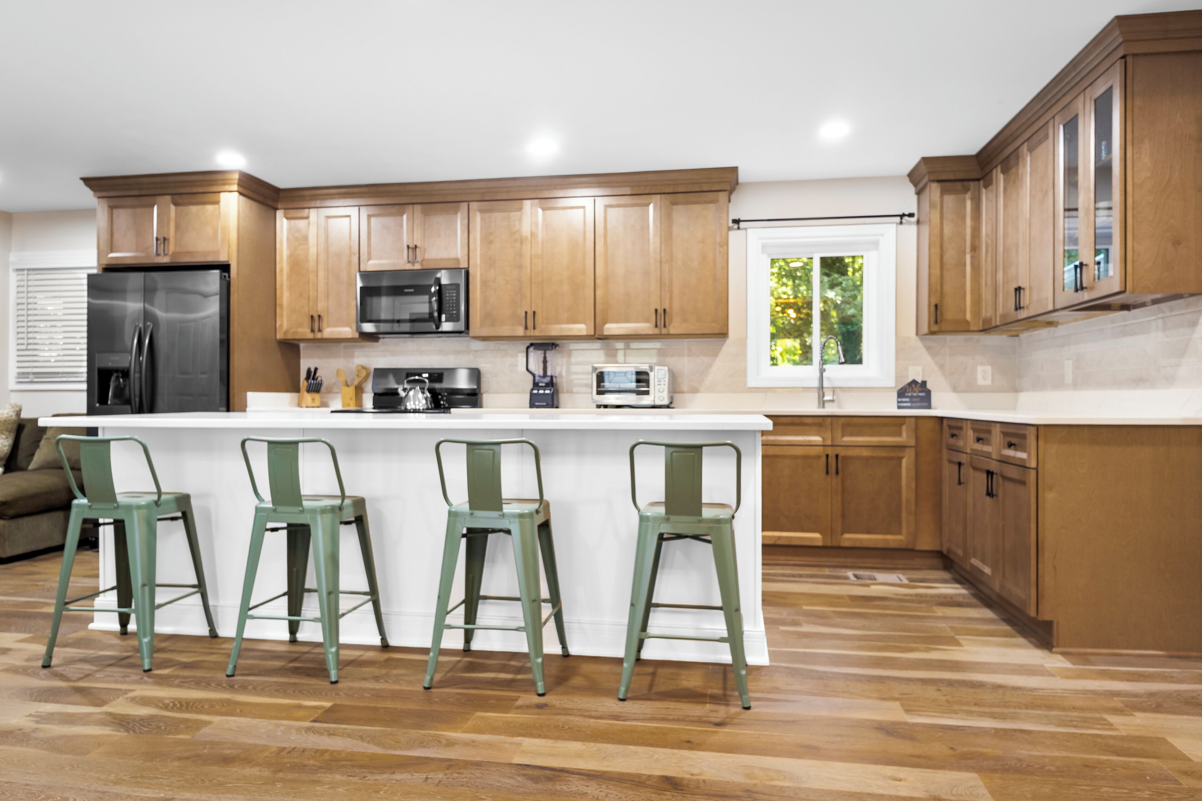 Refrigerador, microondas, horno y parrilla de estufa 