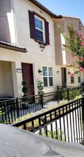 Charming 2-bedroom townhome in delightful Murrieta with AC