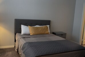 2 habitaciones, tabla de planchar con plancha, wifi y ropa de cama 