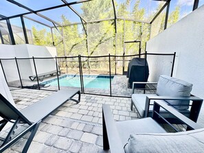 Outdoor pool - The Fabulous Retreat by Disney (Davenport)