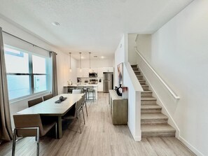 Dining - The Fabulous Retreat by Disney (Davenport)