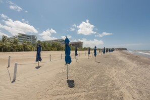 Beach - Oceanfront, serenity and security with wifi and private beach (Cartagena)