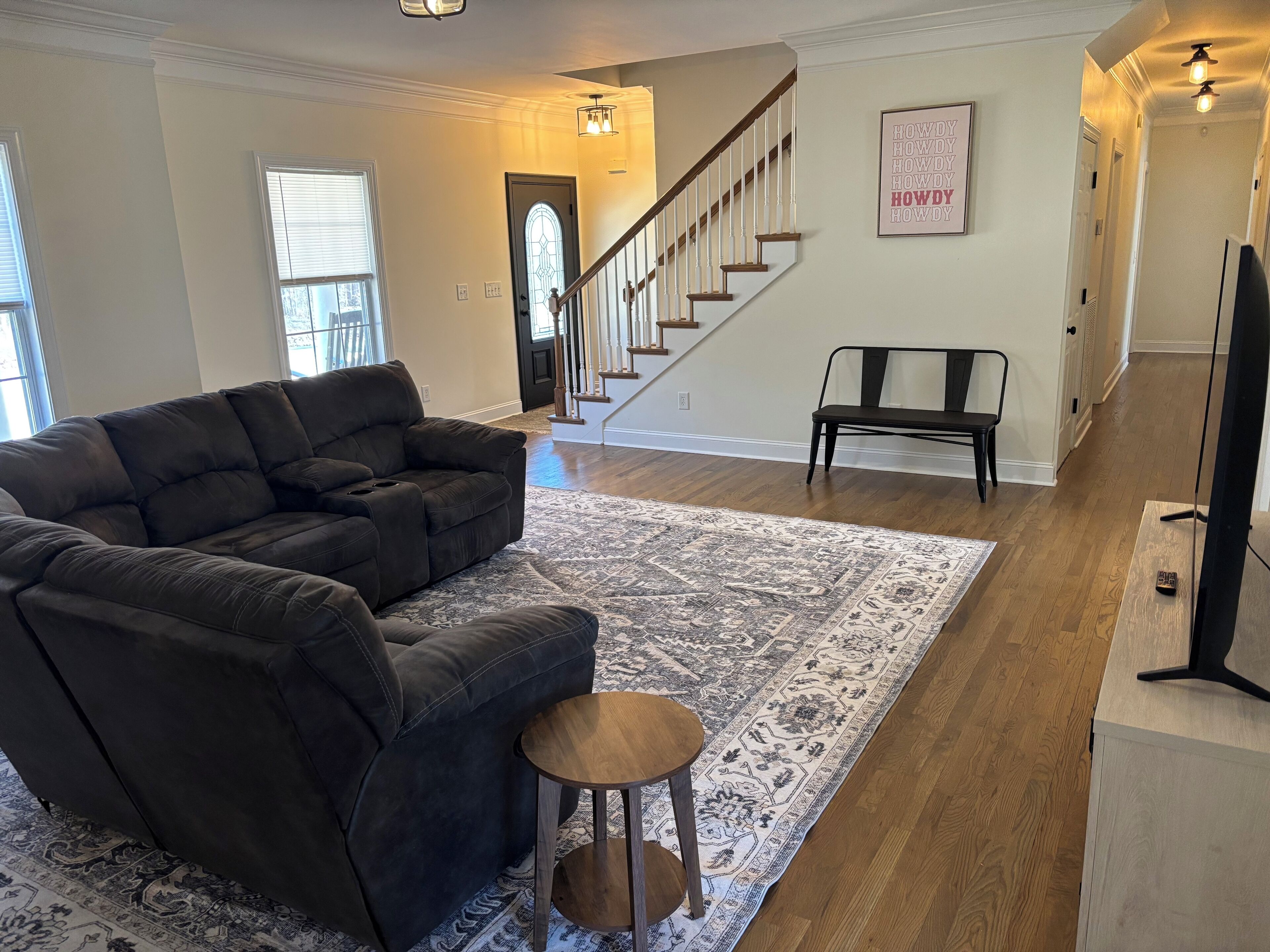 TV connectée, livres, chaîne hi-fi