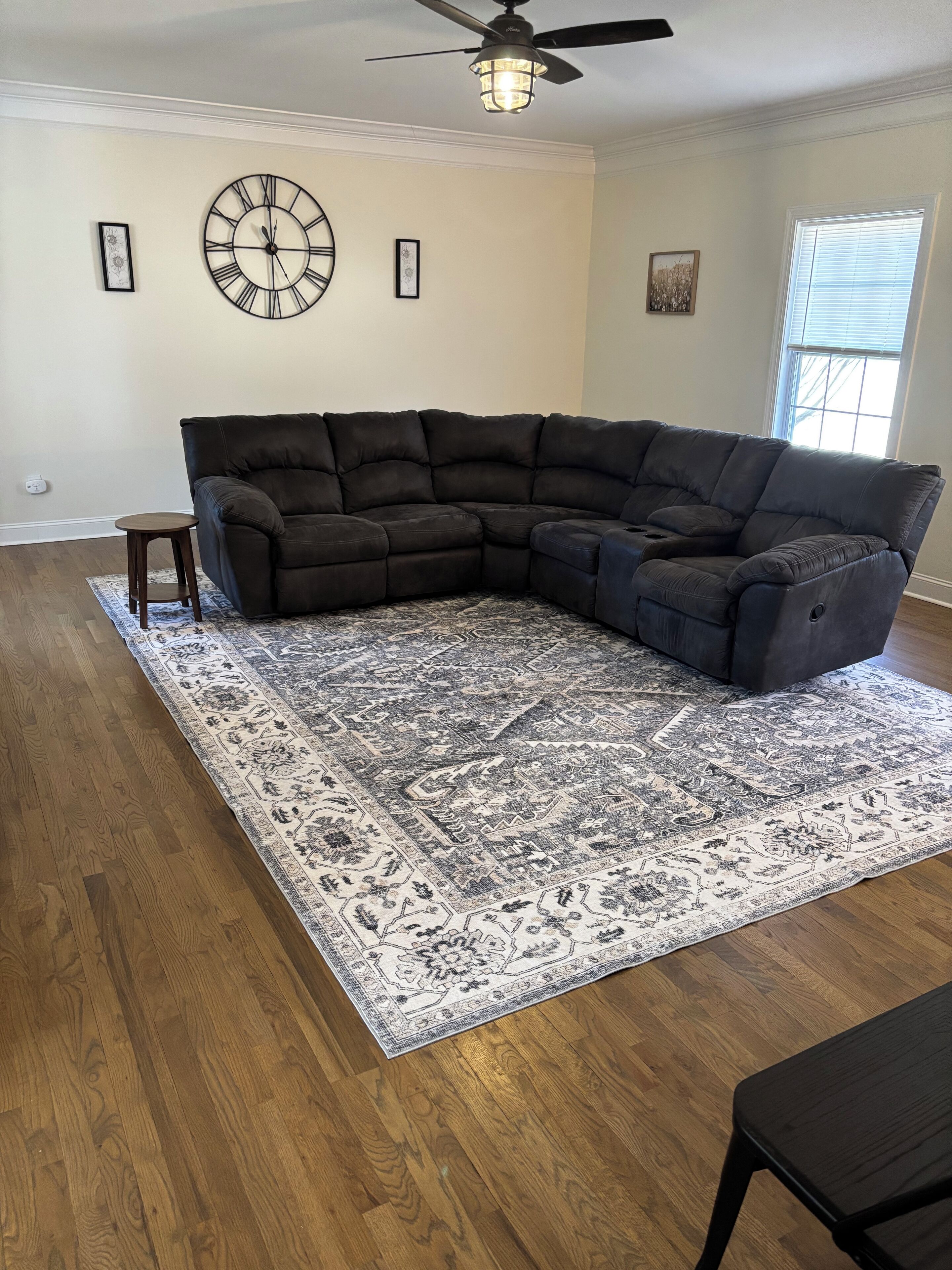 TV connectée, livres, chaîne hi-fi