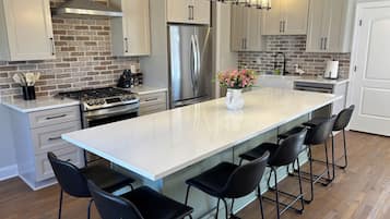 Micro-ondes, four, plaque de cuisson, lave-vaisselle