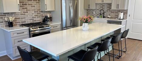 Four Ă micro-ondes, un four, surface de cuisson, lave-vaisselle