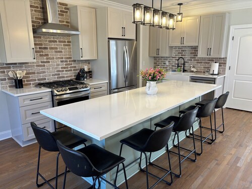 Spacious and Relaxing Family & Pet Friendly Home Near Nashville