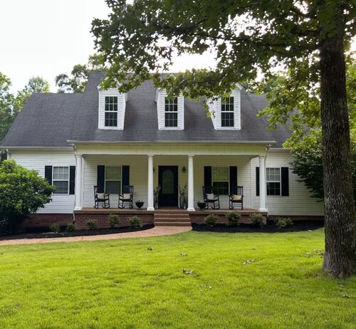 Spacious and Welcoming Family & Pet Friendly Home Near Nashville